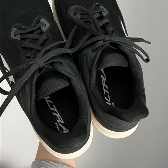 Worn once Altra torin 8 running shoe sneaker black and cream white size 7 wide - Picture 4 of 10